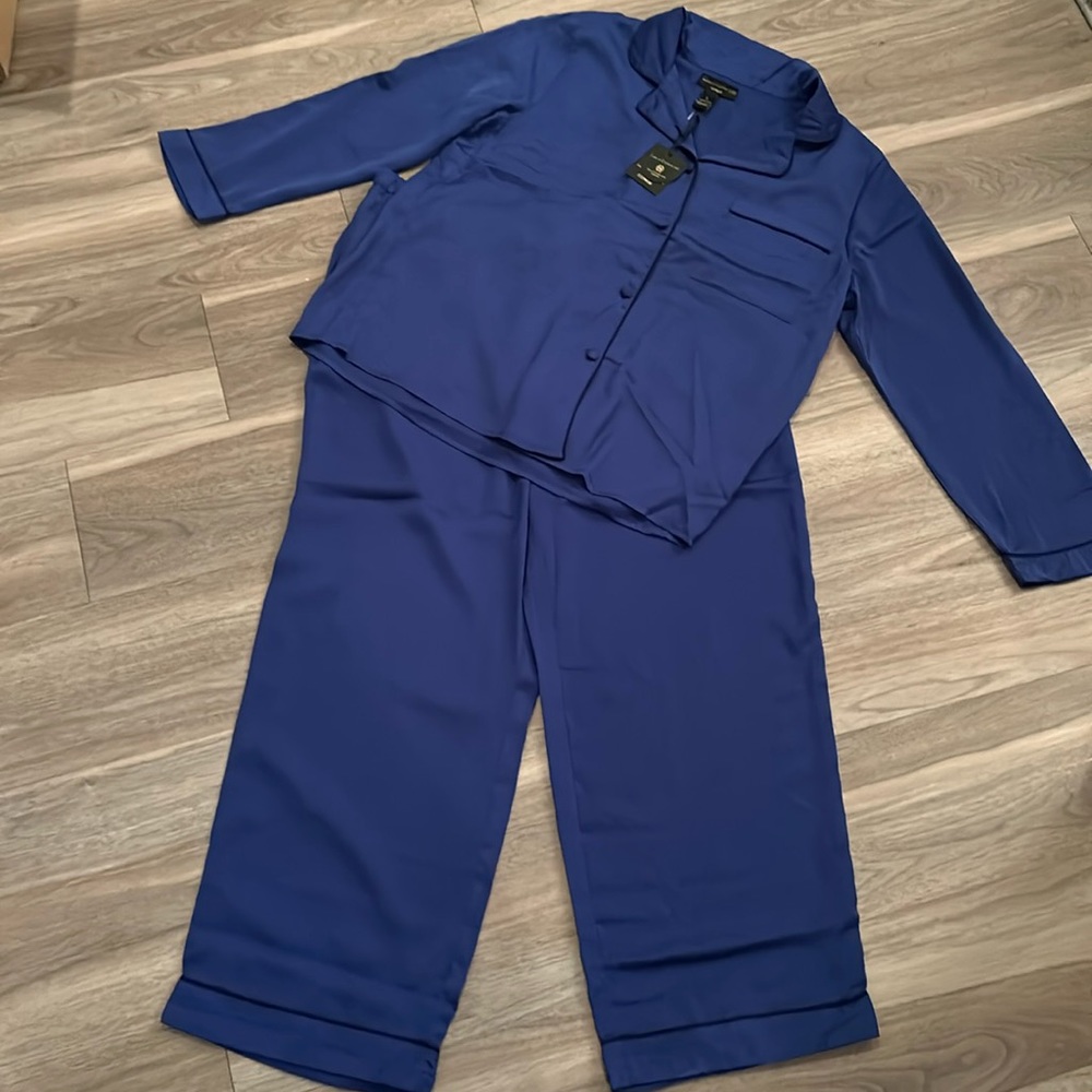 💙 NWT House of Harlow Sleepwear